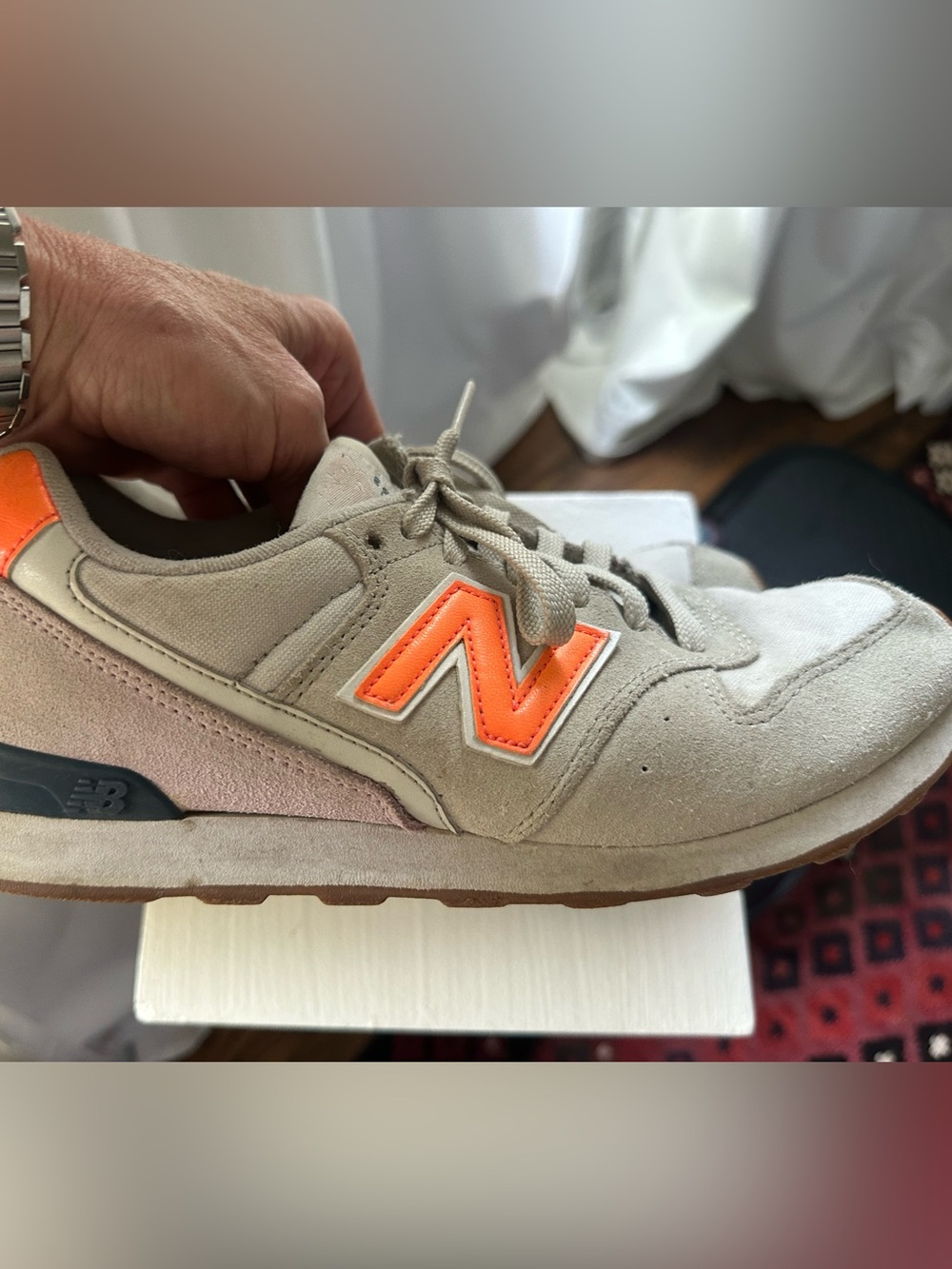 Women New Balance 696 vibrant orange in size 8
